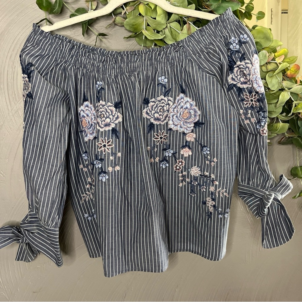 American Eagle Outfitters Striped‎ Floral Embroidered Blouse - Gray